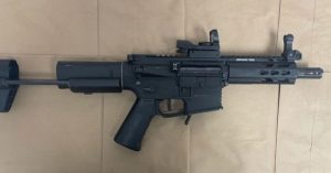 Springfield police arrest man with realistic airsoft rifle, drugs