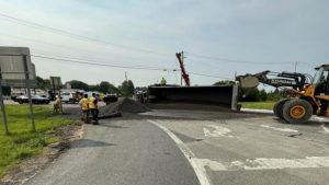 Tractor trailer rollover in Saugerties